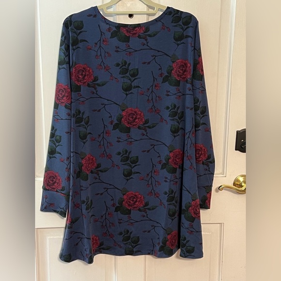 Lularoe Elizabeth Tunic - Picture 2 of 4